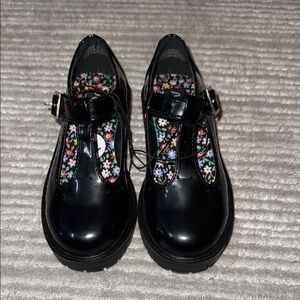 Black Leather-like Kids Shoes with Floral Interior, size 13